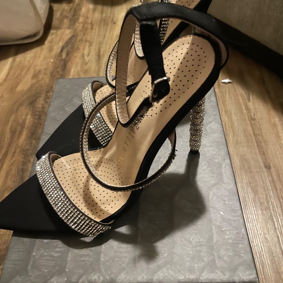 Heels - Picture 4 of 5